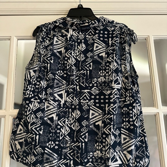 Erika White and Blue Sleeveless Graphic Blouse - Picture 3 of 3